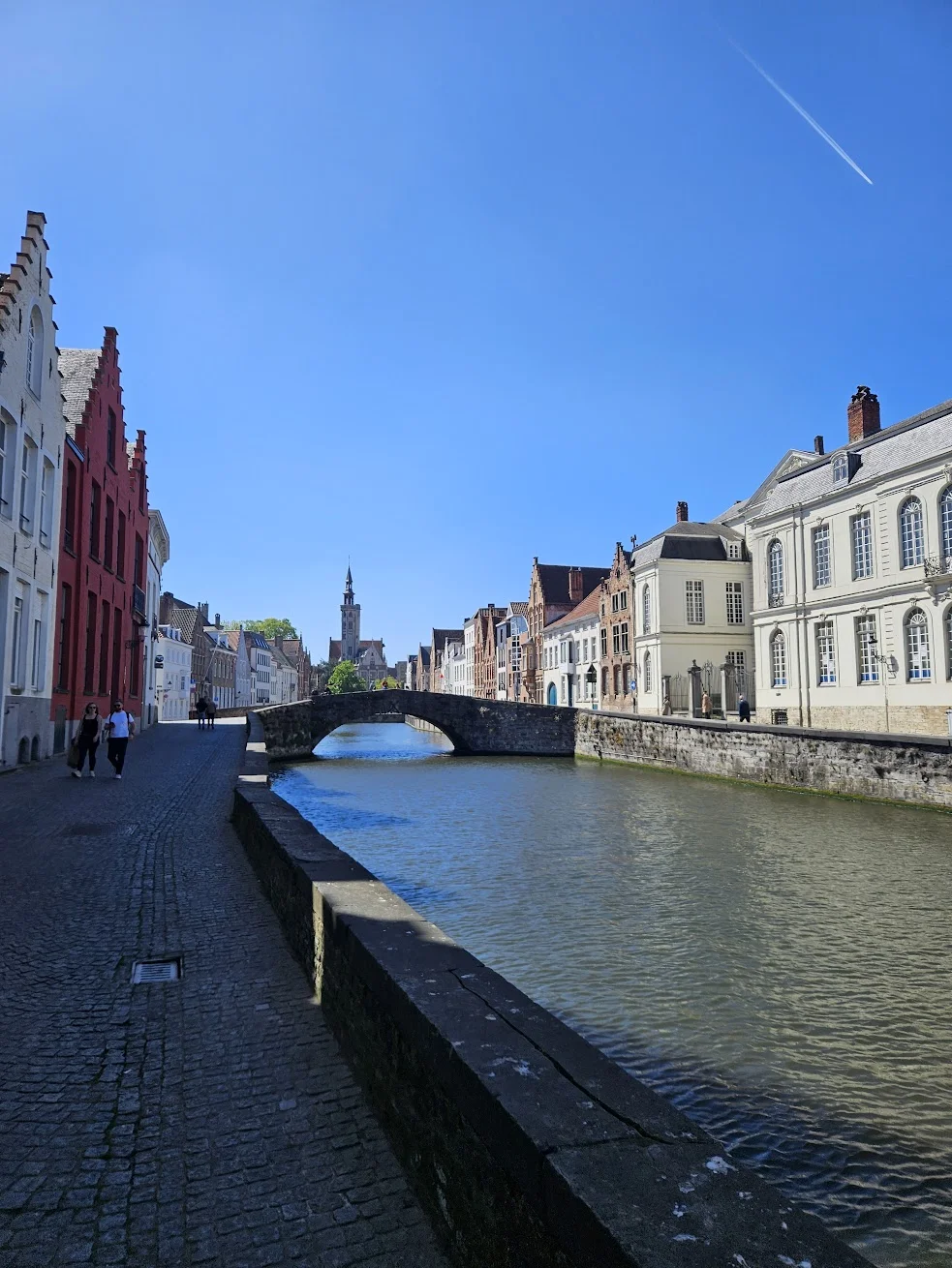 Brugge — gracht in de namiddag.